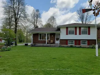 61 AGINCOURT Gardens, London South, ON N5Z 4E5