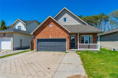 174 THURMAN Circle, London East, ON N5V 4Z1