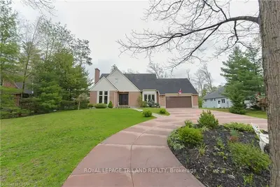 9997 OLD RIVER Road, Lambton Shores, ON N0M 1T0