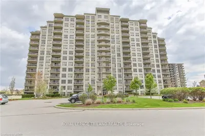 1030 CORONATION Drive 412, London North, ON N6G 0G5