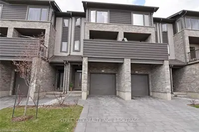 2052 MEADOWGATE Boulevard, London South, ON N6M 1K1
