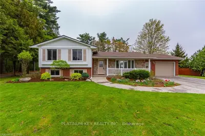 9351 Glendon Drive, Strathroy-caradoc, On N0l 1w0