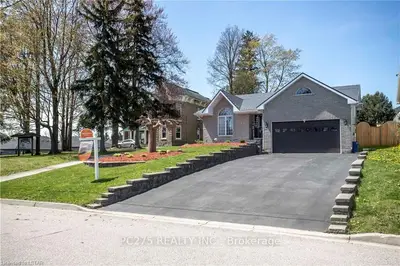 163 Mckeand Street, Ingersoll, On N5c 3j1