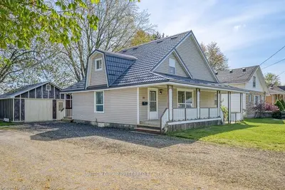23 QUEEN Street, Strathroy-Caradoc, ON N7G 2H5