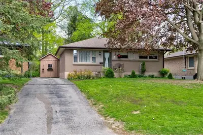 24 THORNCREST Crescent, London South, ON N6J 1K3