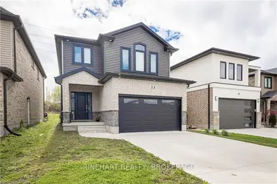 23 YVONNE Court, London South, ON N5Z 0A6