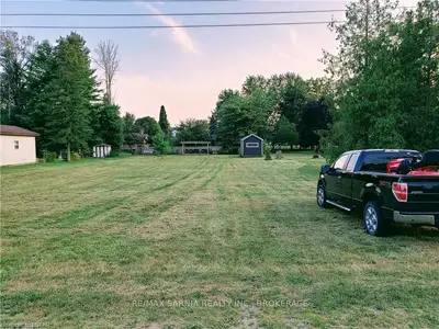 8313 LAKEVIEW HAVEN Drive, Lambton Shores, ON N0N 1J7