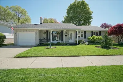 36 APPLEWOOD Lane, London South, ON N6J 3P8