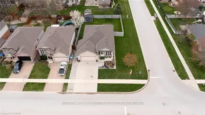76 RIDGE Street, Strathroy-Caradoc, ON N7G 4K1
