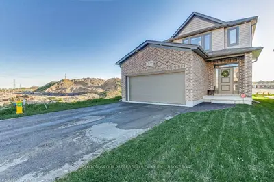 3239 TURNER Crescent, London South, ON N6M 0G1