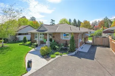 656 Roselawn Avenue, Woodstock, On N4s 5s5