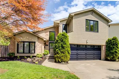 14 FARMINGTON Crescent, London South, ON N6K 3J3