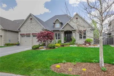 2010 CREEKBEND Place, London North, ON N6G 0E8
