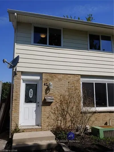 42 DENLAW Road, London North, ON N6G 3L4