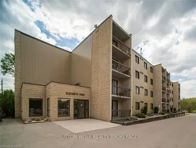 31 VICTORIA Street 105, Strathroy-Caradoc, ON N7G 3Y4