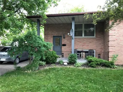 95 SCOTT Street E, Strathroy-Caradoc, ON N7G 1K1