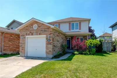 60 MOFFATT Lane, Strathroy-Caradoc, ON N7G 4A7