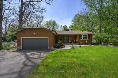 58 Pannell Lane, Strathroy-Caradoc, ON N7G 2C6