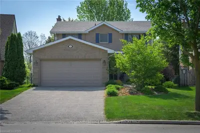 51 WINSHIP Close, London South, ON N6C 5M8