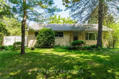 1916 BLACKWELL Road, Sarnia, ON N7T 7H4