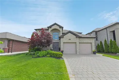 2068 LOGANS, London South, ON N6K 0B3