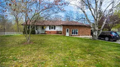 15869 LONGWOODS Road, Chatham-Kent, ON N0P 1C0