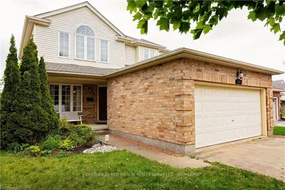 235 PARKVIEW Drive, Strathroy-Caradoc, ON N7G 4C1