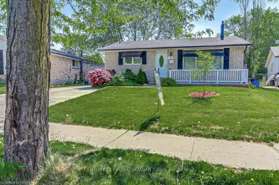 1206 JALNA Boulevard, London South, ON N6E 2B1