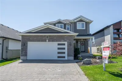 16 CONNOR Avenue, Strathroy-Caradoc, ON N7G 0E8