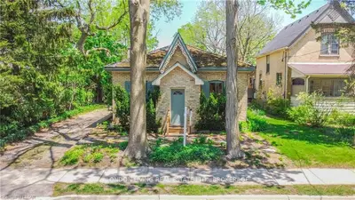 16 CATHCART Street, London South, ON N6C 3L3