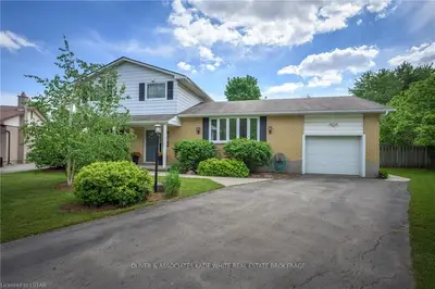 35 NOTRE DAME Court, London South, ON N6J 2G3