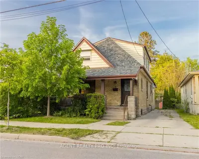 6 RENWICK Avenue, London East, ON N6A 3V2