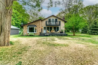 5409 Oak Avenue, Lambton Shores, On N0n 1j0