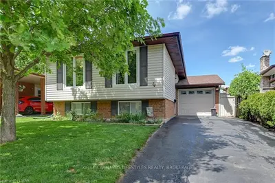 24 TUMBLEWEED Crescent, London South, ON N6E 2N7