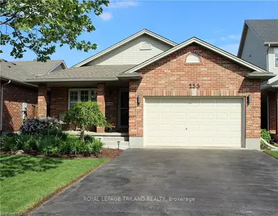 253 WHITE SANDS Drive, London South, ON N6M 1H9