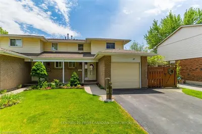 17 ACTON Crescent, London South, ON N6E 1W6