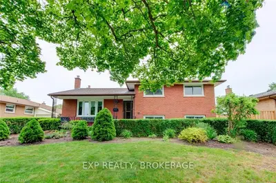 37 DEVERON Crescent, London South, ON N5Z 4B2