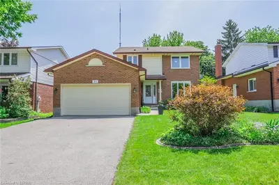 11 MEADOWVIEW Road, London South, ON N6J 4E5