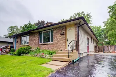 12 WENLOCK Crescent, London North, ON N6G 3B6