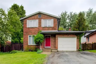 132 WALMER, London North, ON N6G 4H3