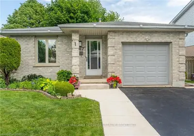 207 CONWAY Drive, London South, ON N6E 3J3