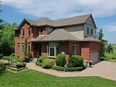 32786 RICHMOND Street, Lucan Biddulph, ON N0M 2J0
