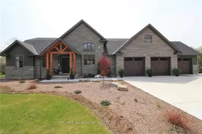 8359 GOOSEMARSH Line, Lambton Shores, ON N0M 1T0