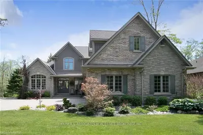 10156 MERRYWOOD Drive, Lambton Shores, ON N0M 1T0
