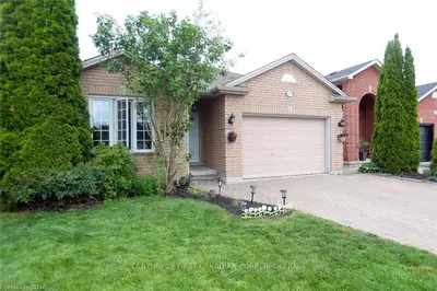 919 QUEENSBOROUGH Court, London North, ON N6G 5K1