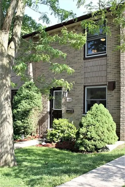 704 WONDERLAND Road S, London South, ON N6H 4Y8