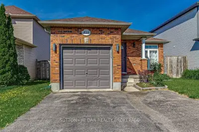 811 SOUTH WENIGE Drive, London North, ON N5X 4G9