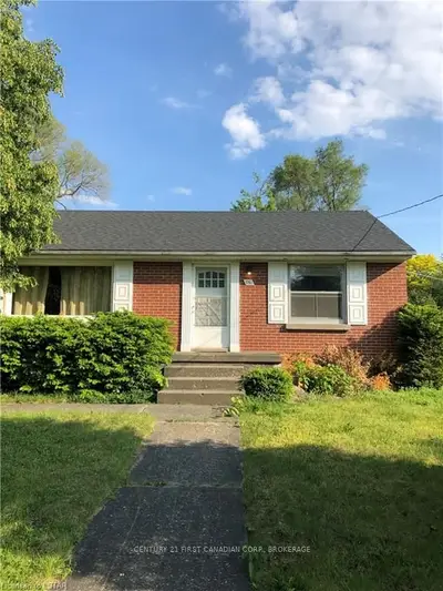 751 LEROY Avenue B, London East, ON N5Y 4G8