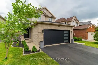 2341 MEADOWGATE Boulevard, London South, ON N6M 1L6
