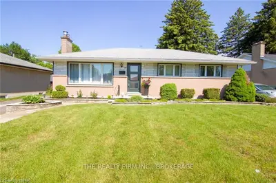 74 STRATHCONA Drive, London East, ON N5W 1P8